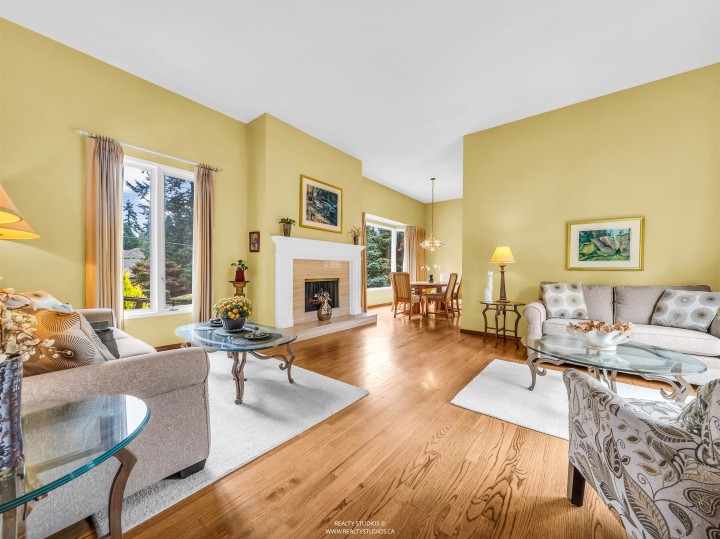 Photo 4 at 865 Margaree Place, Cedardale, West Vancouver