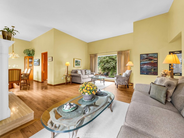 Photo 8 at 865 Margaree Place, Cedardale, West Vancouver