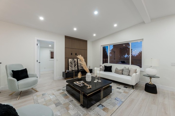 Photo 3 at 531 Greenway Avenue, Upper Delbrook, North Vancouver