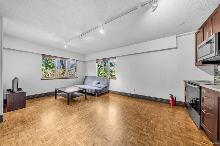 Photo 10 at 3845 Bayridge Avenue, Bayridge, West Vancouver