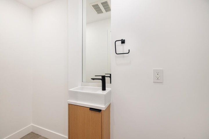 Photo 8 at 265 W 6th Street, Lower Lonsdale, North Vancouver