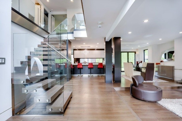 Photo 2 at 4577 Capilano Road, Canyon Heights NV, North Vancouver