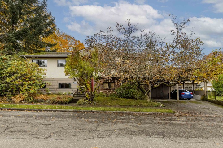 Photo 3 at 3555 Quadra Street, Dunbar, Vancouver West