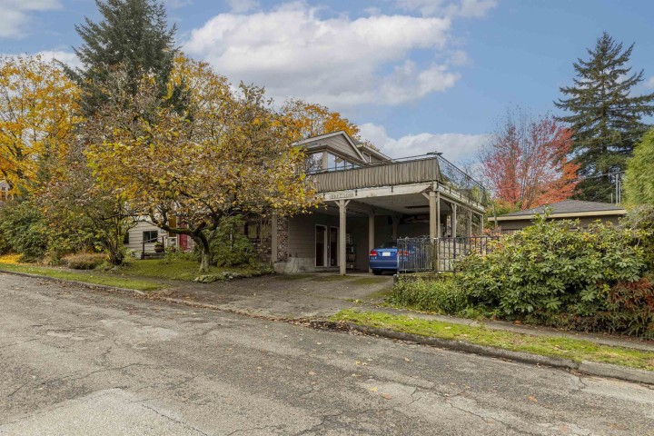 Photo 4 at 3555 Quadra Street, Dunbar, Vancouver West