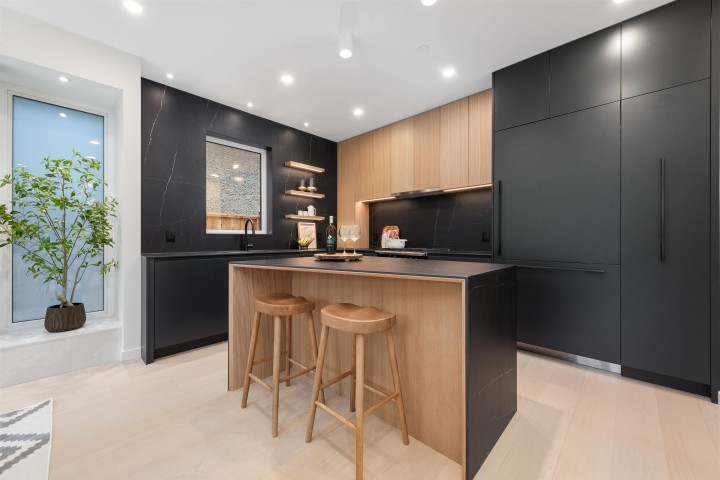 Photo 3 at 1 - 2764 W 14th Avenue, Kitsilano, Vancouver West