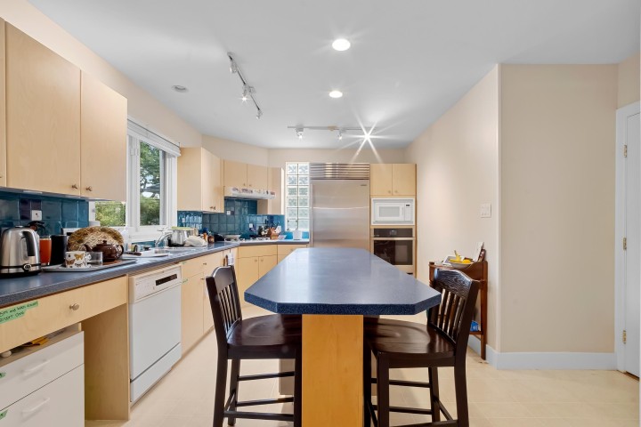 Photo 10 at 3247 W 30th Avenue, MacKenzie Heights, Vancouver West