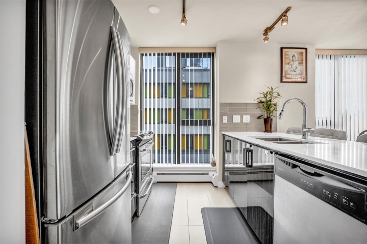 Photo 6 at 316 - 2689 Kingsway, Collingwood VE, Vancouver East