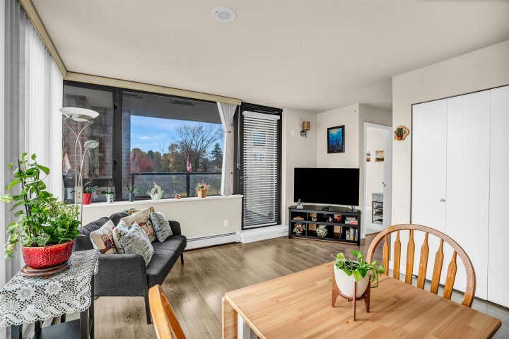 Photo 7 at 316 - 2689 Kingsway, Collingwood VE, Vancouver East