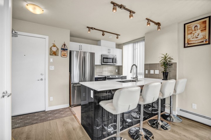 Photo 3 at 316 - 2689 Kingsway, Collingwood VE, Vancouver East