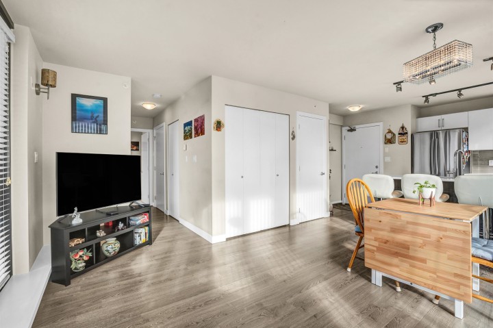 Photo 10 at 316 - 2689 Kingsway, Collingwood VE, Vancouver East