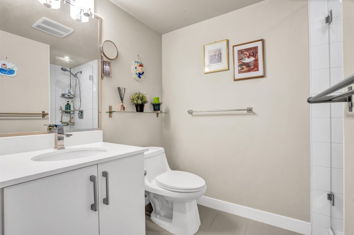 Photo 15 at 316 - 2689 Kingsway, Collingwood VE, Vancouver East