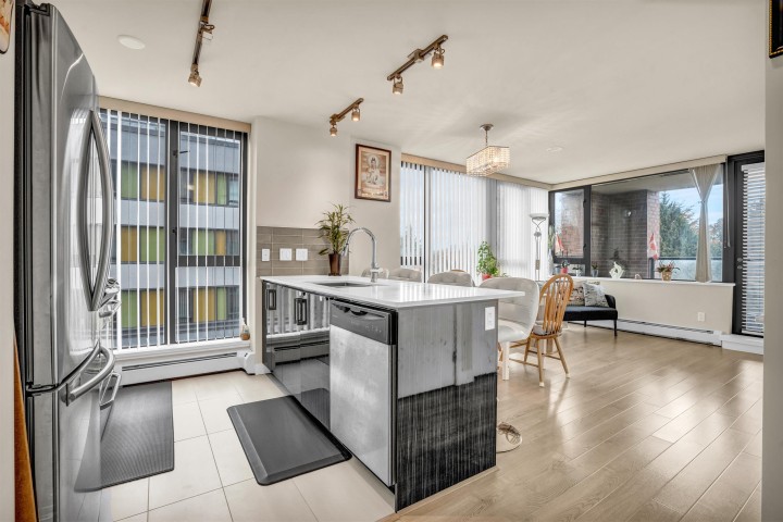 Photo 4 at 316 - 2689 Kingsway, Collingwood VE, Vancouver East