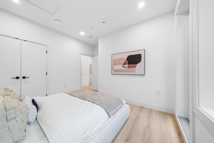 Photo 13 at 323 N Kamloops Street, Hastings Sunrise, Vancouver East