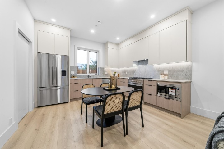 Photo 3 at 323 N Kamloops Street, Hastings Sunrise, Vancouver East