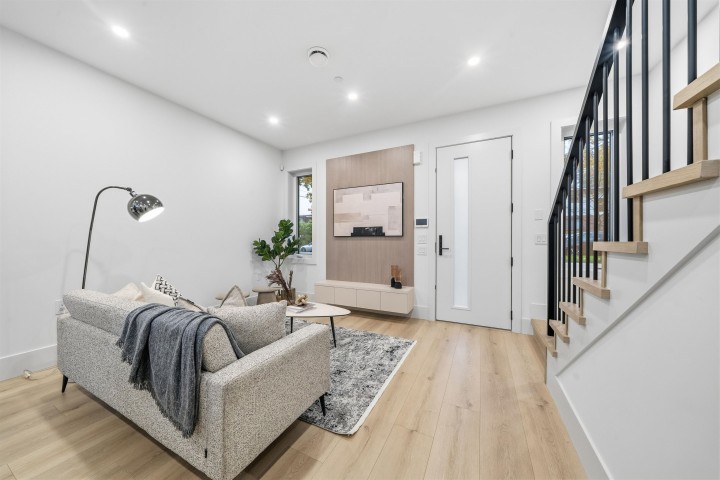 Photo 5 at 323 N Kamloops Street, Hastings Sunrise, Vancouver East