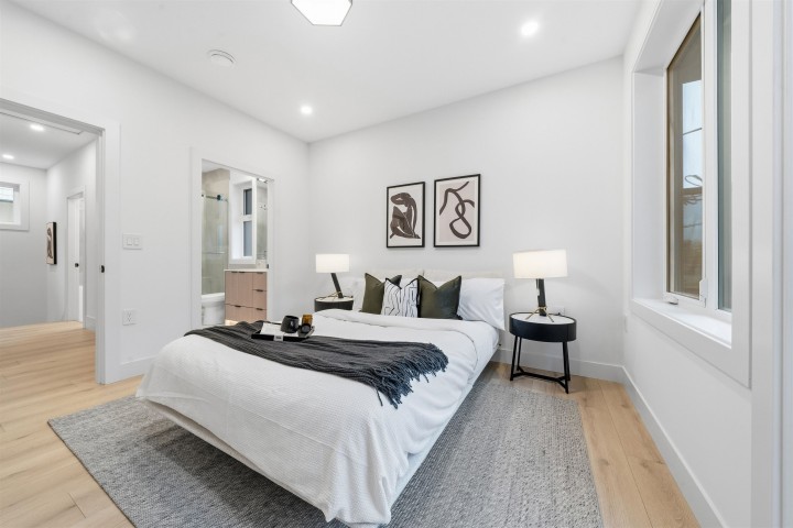 Photo 9 at 323 N Kamloops Street, Hastings Sunrise, Vancouver East