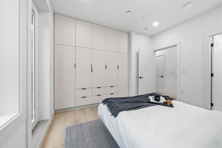 Photo 10 at 323 N Kamloops Street, Hastings Sunrise, Vancouver East