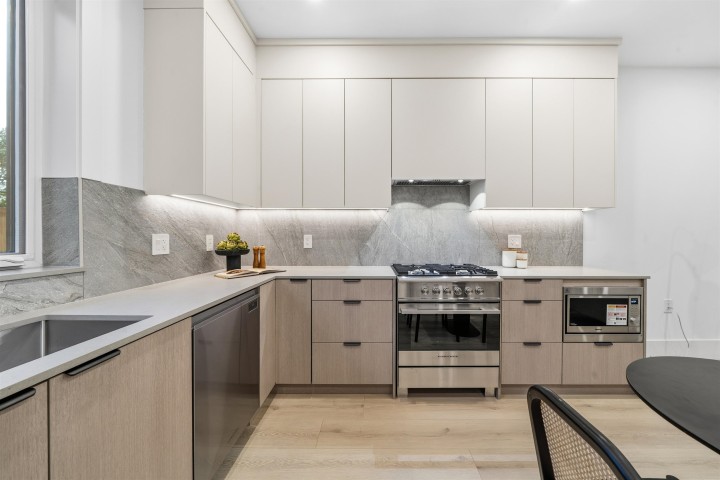 Photo 4 at 323 N Kamloops Street, Hastings Sunrise, Vancouver East