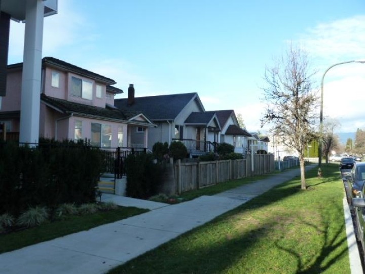 Photo 2 at 4955 Quebec Street, Main, Vancouver East