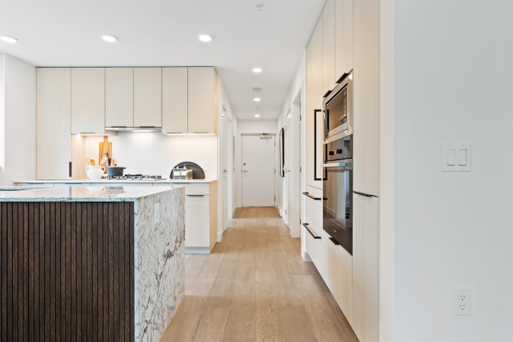 Photo 2 at 201 - 3590 W 39th Avenue, Dunbar, Vancouver West