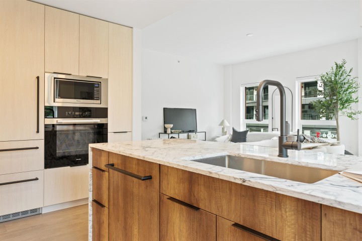 Photo 5 at 201 - 3590 W 39th Avenue, Dunbar, Vancouver West