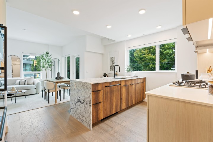 Photo 4 at 201 - 3590 W 39th Avenue, Dunbar, Vancouver West