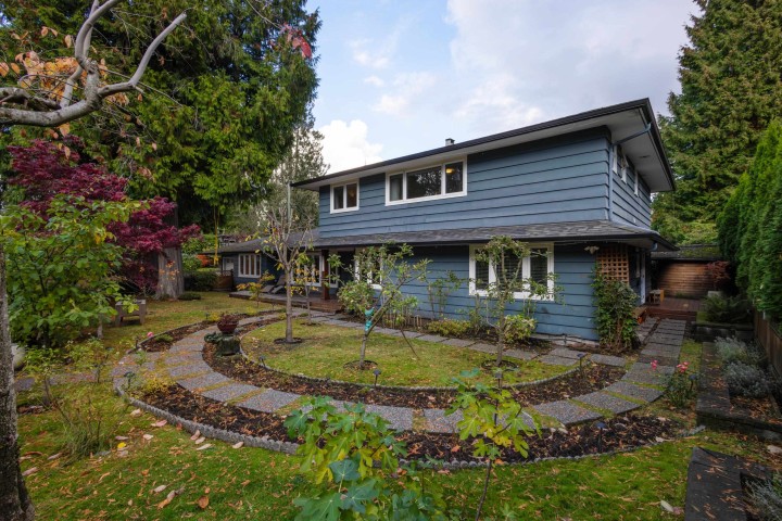 Photo 3 at 3440 Bluebonnet Road, Edgemont, North Vancouver