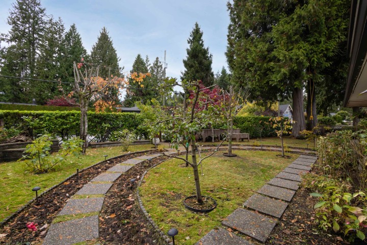 Photo 4 at 3440 Bluebonnet Road, Edgemont, North Vancouver