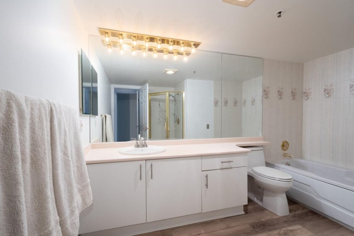 Photo 26 at 7 - 2110 Marine Drive, Dundarave, West Vancouver