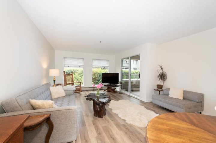 Photo 7 at 7 - 2110 Marine Drive, Dundarave, West Vancouver