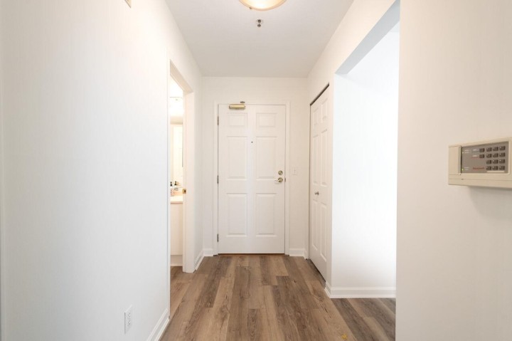 Photo 3 at 7 - 2110 Marine Drive, Dundarave, West Vancouver