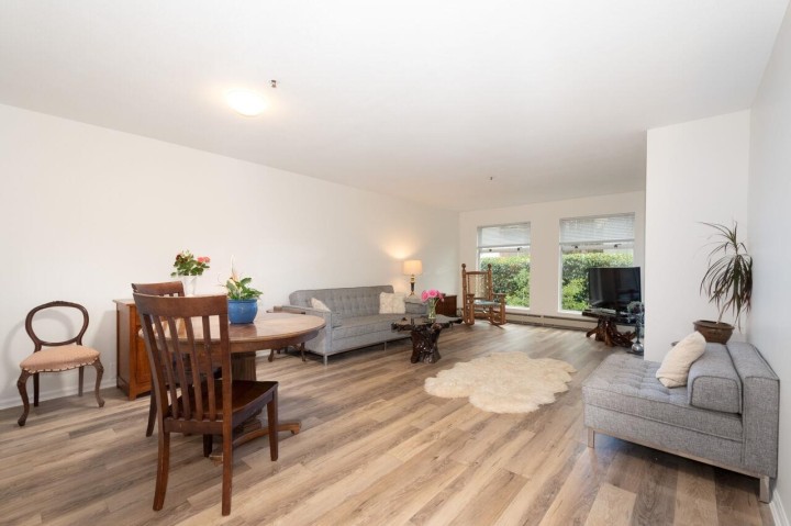 Photo 4 at 7 - 2110 Marine Drive, Dundarave, West Vancouver