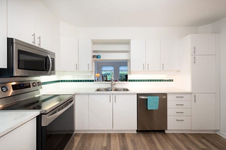 Photo 21 at 7 - 2110 Marine Drive, Dundarave, West Vancouver