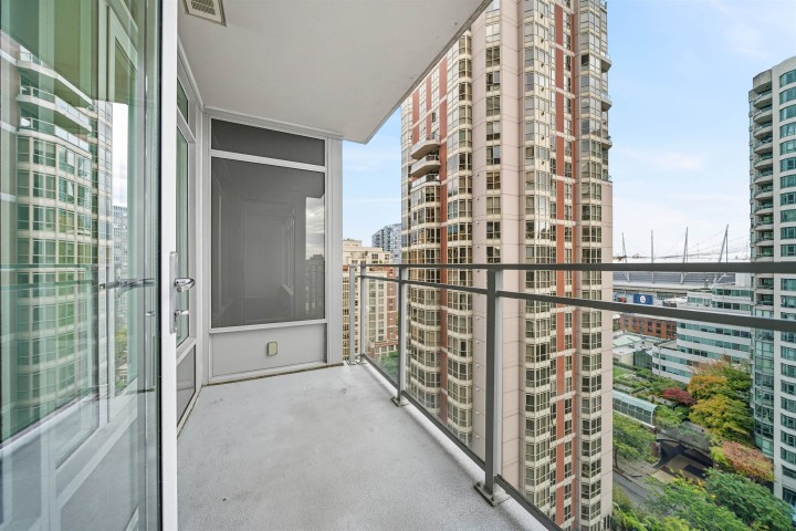Photo 16 at 1607 - 888 Homer Street, Downtown VW, Vancouver West