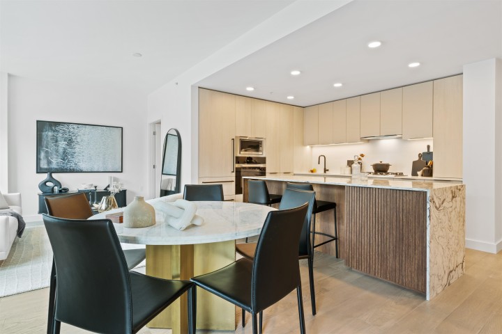 Photo 2 at 205 - 3590 W 39th Avenue, Dunbar, Vancouver West