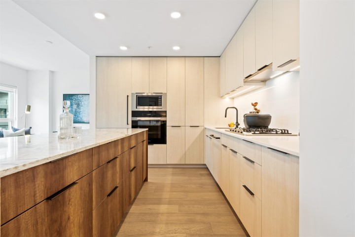 Photo 3 at 205 - 3590 W 39th Avenue, Dunbar, Vancouver West