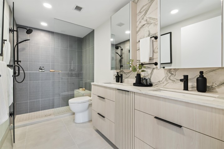 Photo 10 at 205 - 3590 W 39th Avenue, Dunbar, Vancouver West