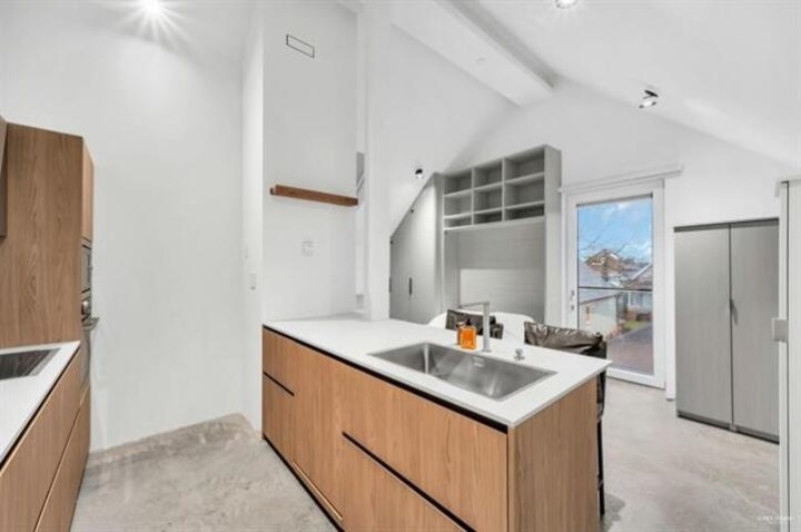 Photo 1 at 3 - 829 Keefer Street, Strathcona, Vancouver East