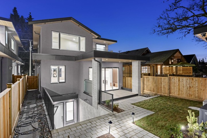 Photo 4 at 3071 Fromme Road, Lynn Valley, North Vancouver