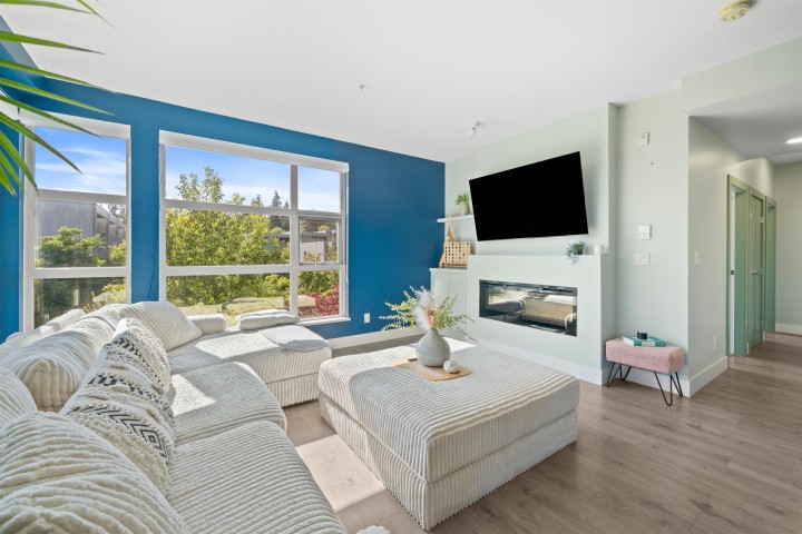 Photo 7 at 202 - 3602 Aldercrest Drive, Roche Point, North Vancouver
