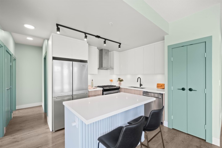 Photo 3 at 202 - 3602 Aldercrest Drive, Roche Point, North Vancouver