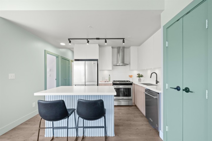 Photo 4 at 202 - 3602 Aldercrest Drive, Roche Point, North Vancouver