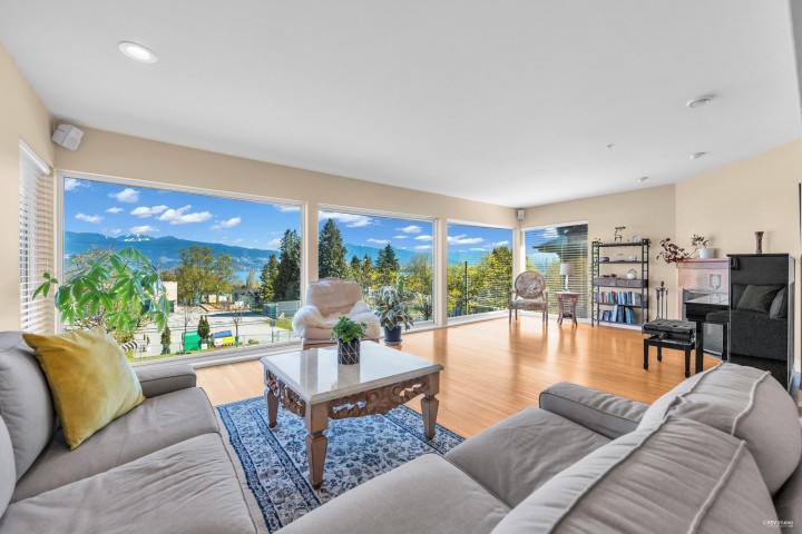 Photo 10 at 4060 W 10th Avenue, Point Grey, Vancouver West