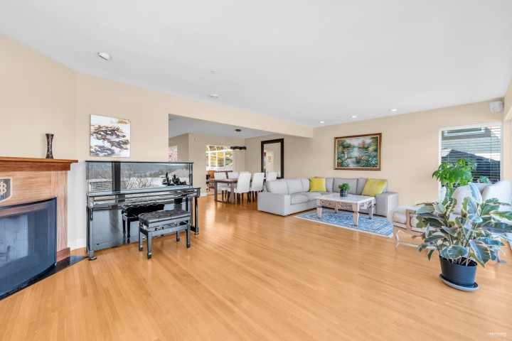 Photo 11 at 4060 W 10th Avenue, Point Grey, Vancouver West