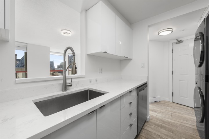 Photo 3 at 1401 - 811 Helmcken Street, Downtown VW, Vancouver West