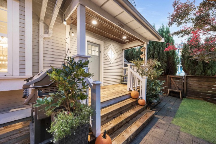 Photo 2 at 2888 Glen Drive, Mount Pleasant VE, Vancouver East