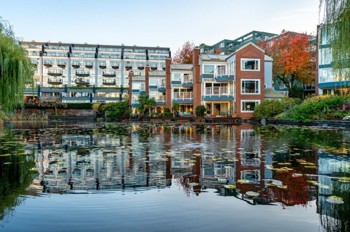 Photo 2 at 204 - 1551 Mariner Walk, False Creek, Vancouver West