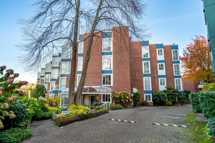 Photo 3 at 204 - 1551 Mariner Walk, False Creek, Vancouver West