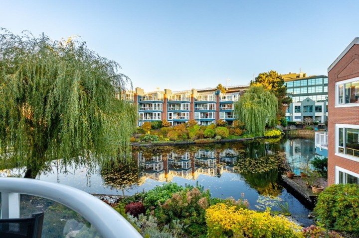 Photo 1 at 204 - 1551 Mariner Walk, False Creek, Vancouver West