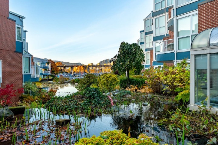 Photo 5 at 204 - 1551 Mariner Walk, False Creek, Vancouver West